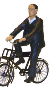 Fahrradfahrer mit schwarzer Jacke