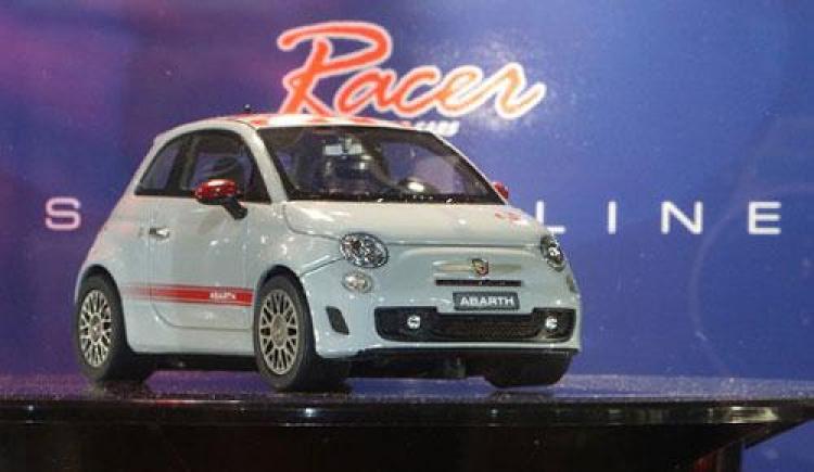 Racer Fiat 500 Abarth / pearl white-r