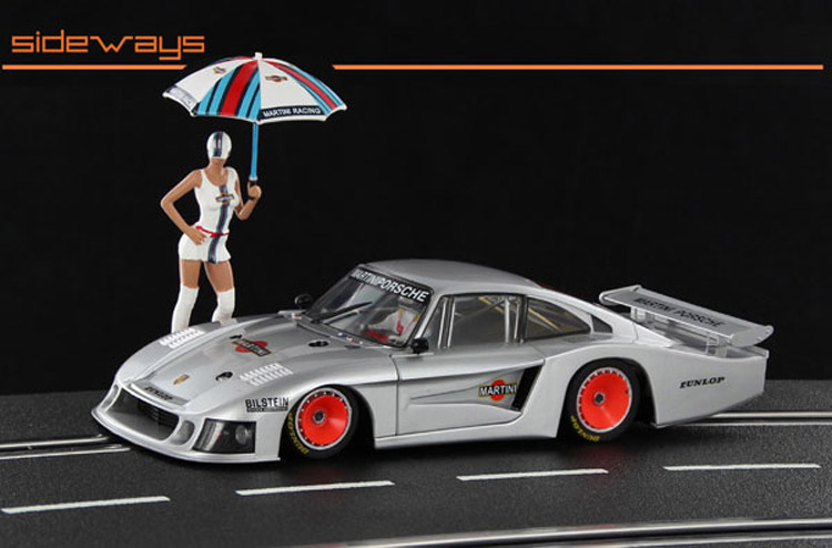Sideways Porsche 935 Martini gray with Pitgirl